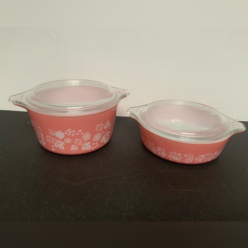Vintage Pyrex Pink ‘Gooseberry’ pattern 4 pc round set #471 & 473 w lids